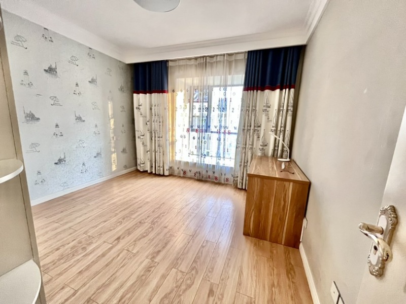 6室4廳2陽(yáng)臺(tái) 云銅時(shí)代之窗臥室