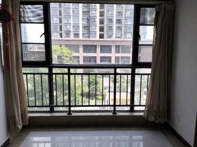 3室2廳2陽臺(tái) 圣世一品