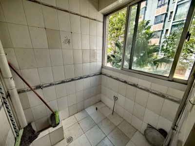 3室2廳1陽(yáng)臺(tái) 機(jī)電裕海小區(qū)(上馬村)