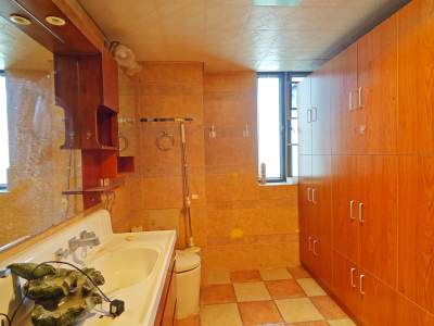 5室2廳3陽(yáng)臺(tái) 盛高大城二期衛(wèi)生間