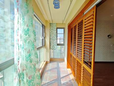 5室2廳3陽(yáng)臺(tái) 盛高大城二期陽(yáng)臺(tái)