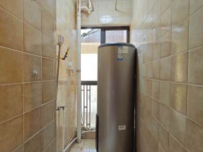 5室2廳3陽(yáng)臺(tái) 盛高大城二期陽(yáng)臺(tái)