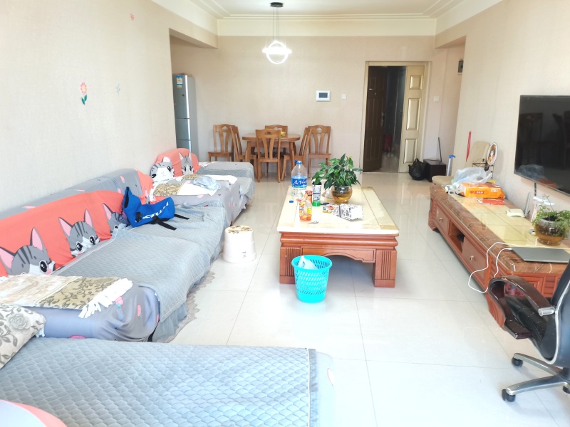 3室1廳1陽(yáng)臺(tái) 濱江俊園一期客廳