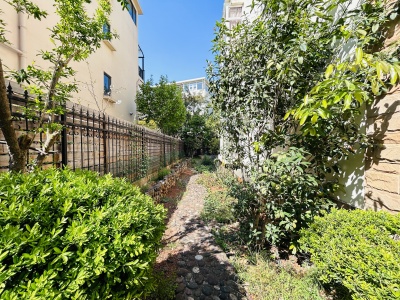 5室2廳3陽臺(tái) 滇池衛(wèi)城藍(lán)溪?jiǎng)e墅自家花園