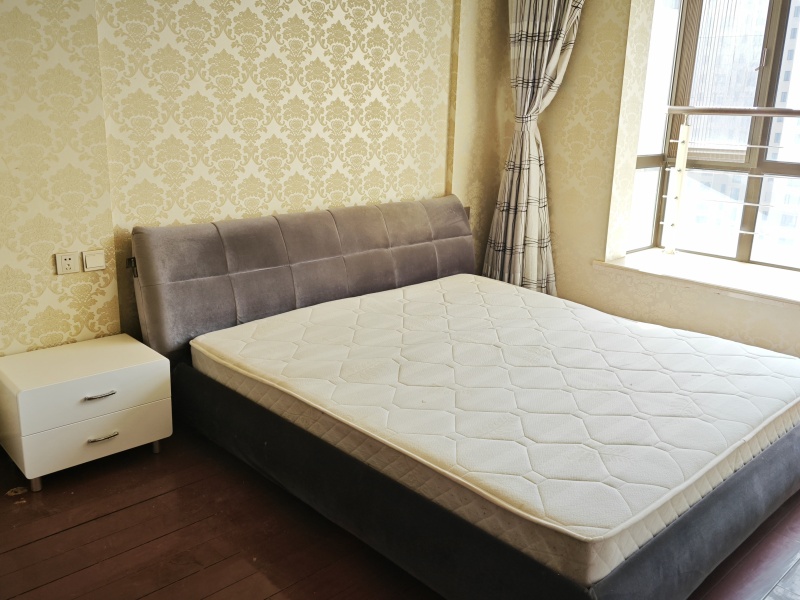 5室2廳2陽臺(tái) 盛高大城二期臥室