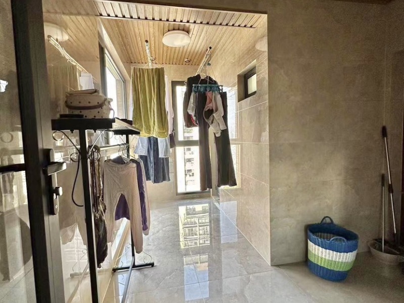 5室2廳2陽臺 同德昆明廣場A區(qū)陽臺