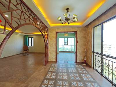 5室2廳3陽(yáng)臺(tái) 盛高大城二期餐廳