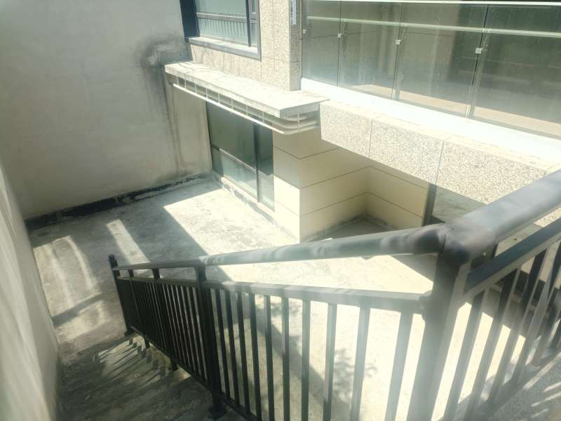 5室2廳2陽臺 華夏四季二期陽臺