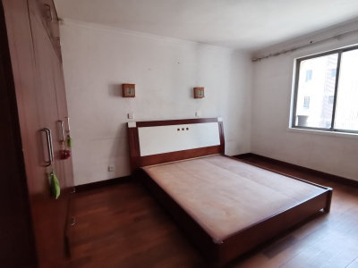 3室2廳1陽臺 月牙塘小區(qū)臥室