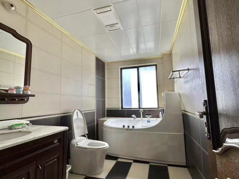 5室2廳2陽臺 同德昆明廣場A區(qū)衛(wèi)生間