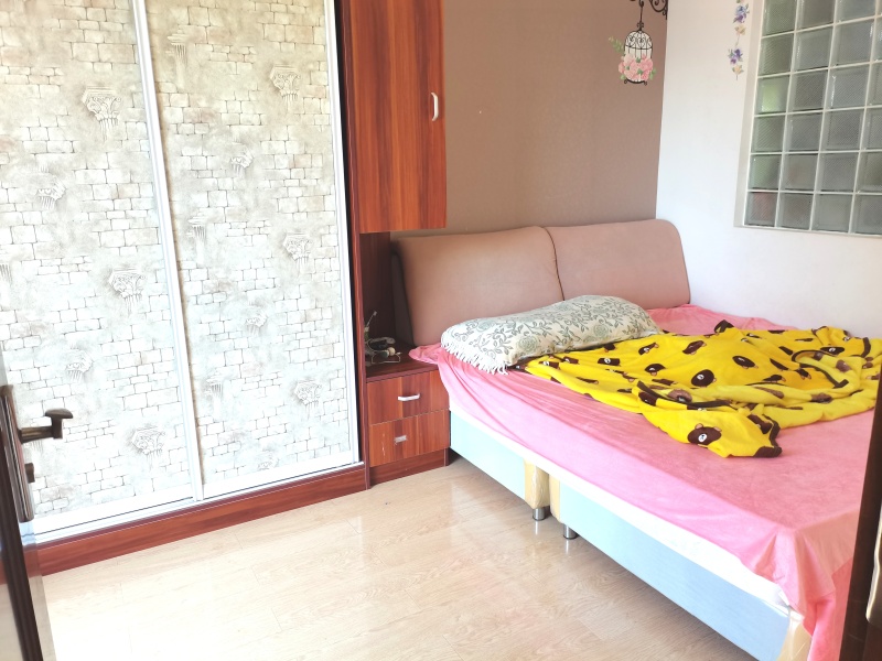 3室1廳1陽(yáng)臺(tái) 濱江俊園一期客廳