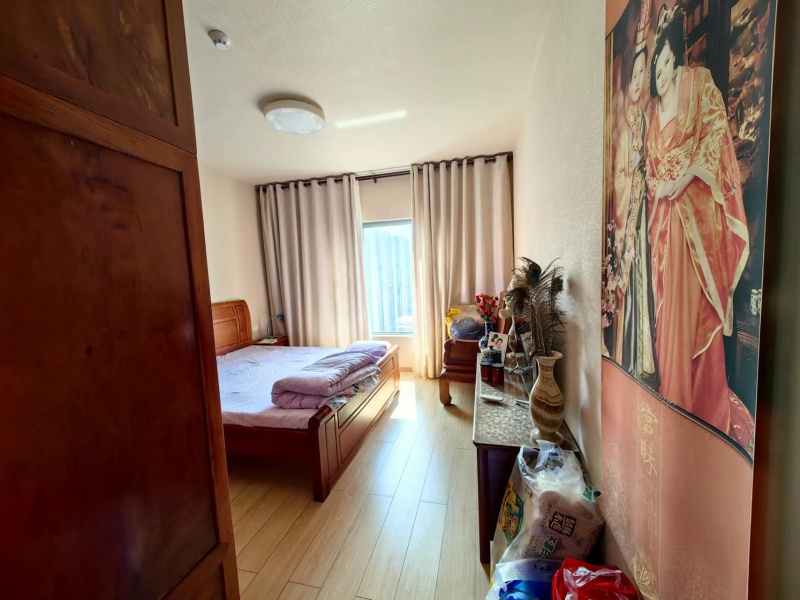 4室2廳2陽(yáng)臺(tái) 俊發(fā)城金盞苑客廳