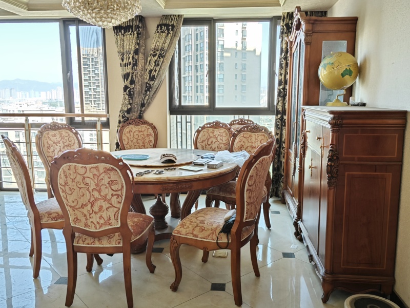 5室2廳2陽臺(tái) 盛高大城二期餐廳