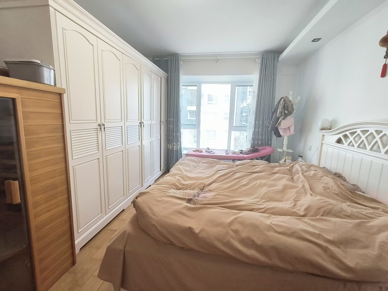 3室2廳1陽(yáng)臺(tái) 銀杏廊亭臥室