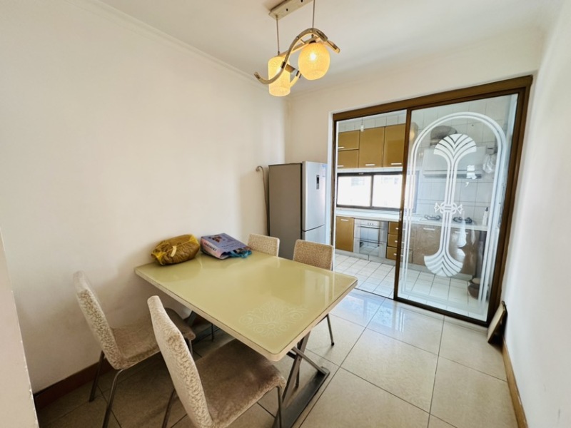 3室2廳1陽(yáng)臺(tái) 金實(shí)小區(qū)餐廳