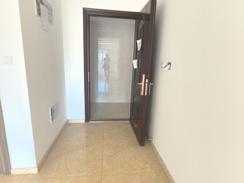 3室2廳1陽(yáng)臺(tái) 碧桂園春城映象一期門廳