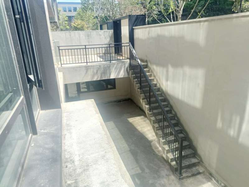 5室2廳2陽臺 華夏四季二期客廳