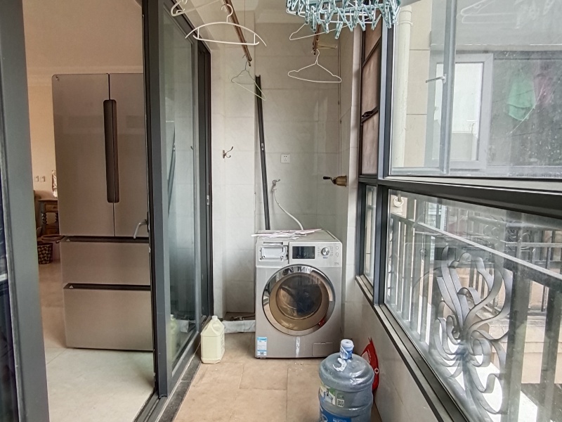 4室2廳2陽臺 恒大名都陽臺