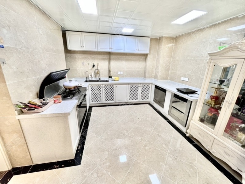 6室4廳2陽(yáng)臺(tái) 云銅時(shí)代之窗廚房