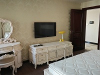 5室2廳2陽臺(tái) 盛高大城二期臥室