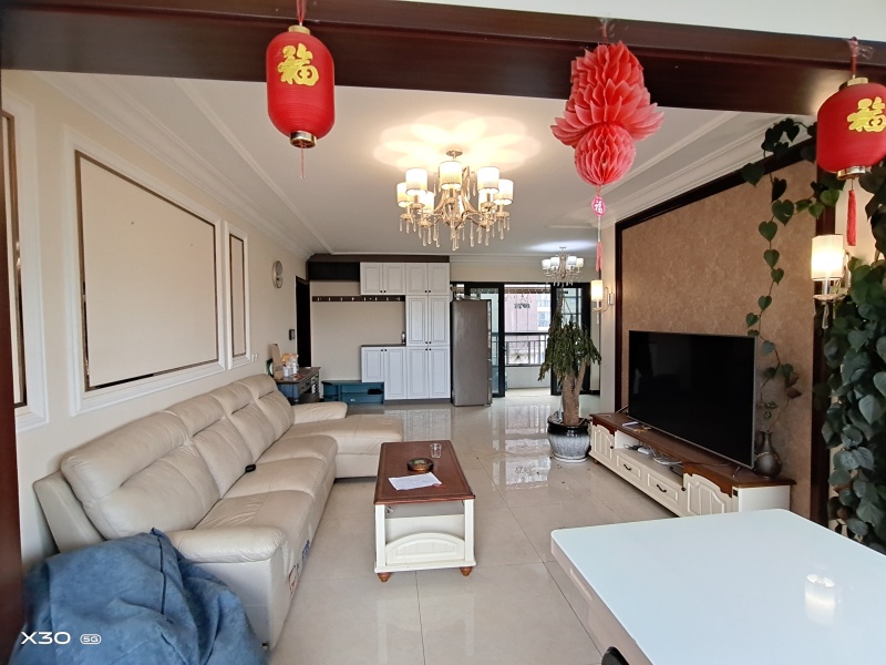 4室2廳2陽臺 恒大名都客廳