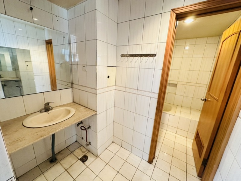 3室2廳1陽(yáng)臺(tái) 金實(shí)小區(qū)衛(wèi)生間