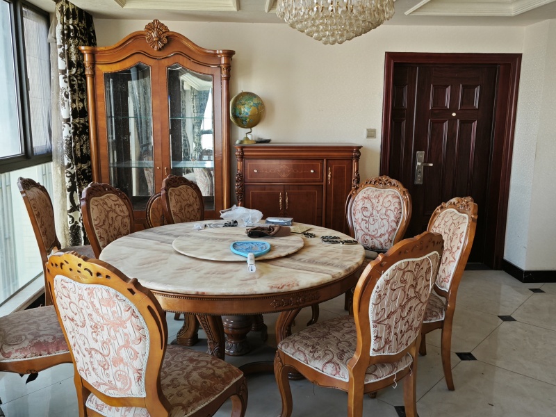 5室2廳2陽臺(tái) 盛高大城二期餐廳