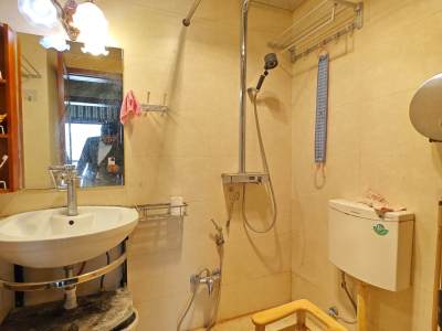 5室2廳3陽(yáng)臺(tái) 盛高大城二期衛(wèi)生間