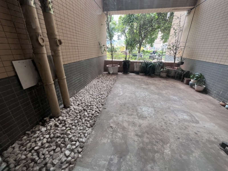 3室2廳2陽臺(tái) 萬象名城自家花園