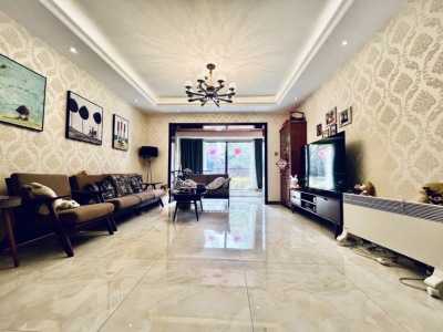 3室2廳2陽臺(tái) 萬象名城客廳