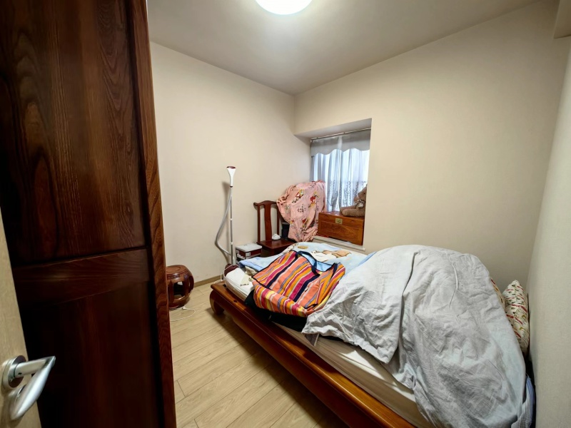 4室2廳2陽(yáng)臺(tái) 俊發(fā)城金盞苑客廳