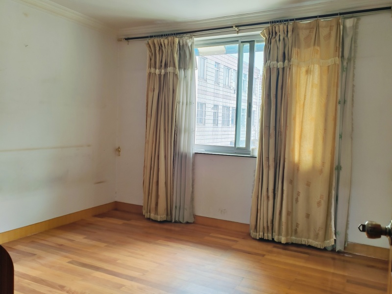 4室2廳1陽臺(tái) 南苑小區(qū)金樂園臥室