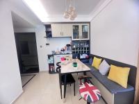 3室1廳1陽(yáng)臺(tái) 金地九樾客廳