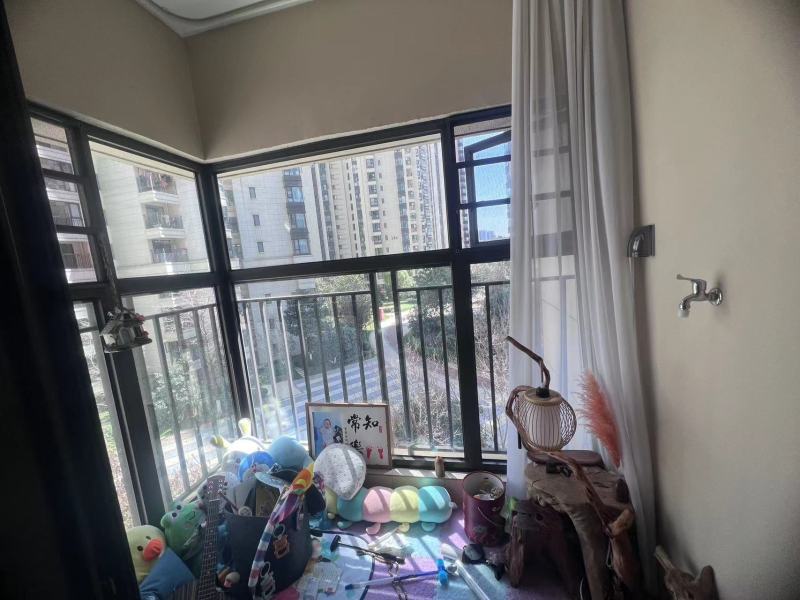 3室1廳1陽(yáng)臺(tái) 金地九樾陽(yáng)臺(tái)