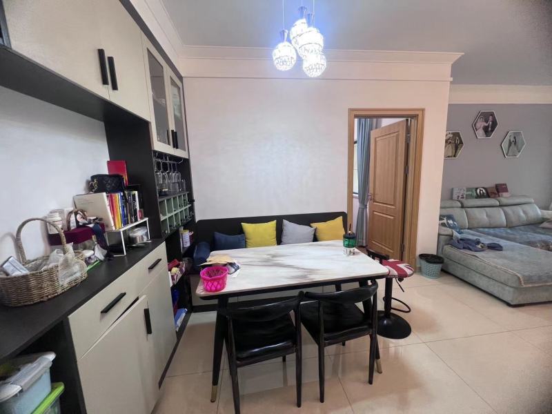 3室1廳1陽(yáng)臺(tái) 金地九樾餐廳