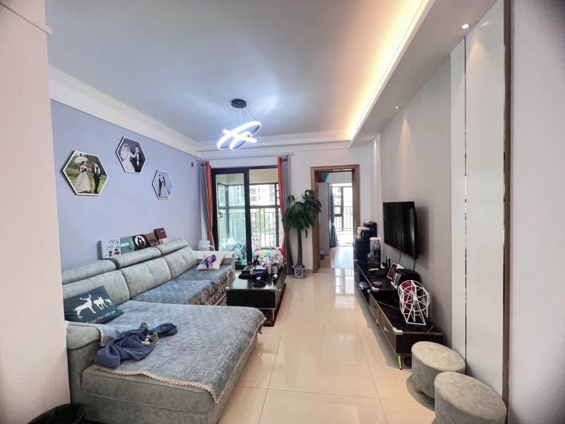 3室1廳1陽(yáng)臺(tái) 金地九樾客廳