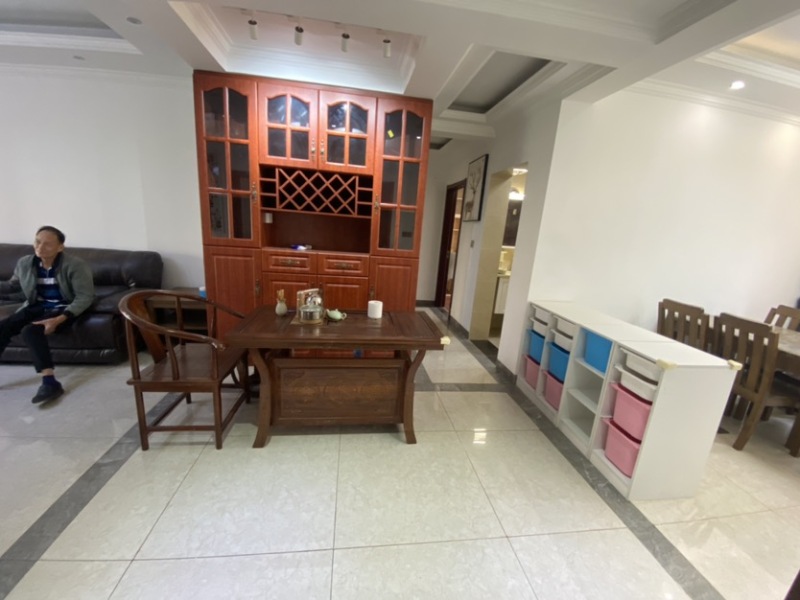 4室2廳1陽臺 聯(lián)想科技城一期門廳