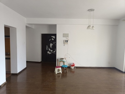 3室2廳3陽臺 湖畔之夢