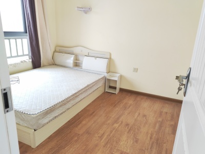 3室2廳1陽(yáng)臺(tái) 溪畔麗景