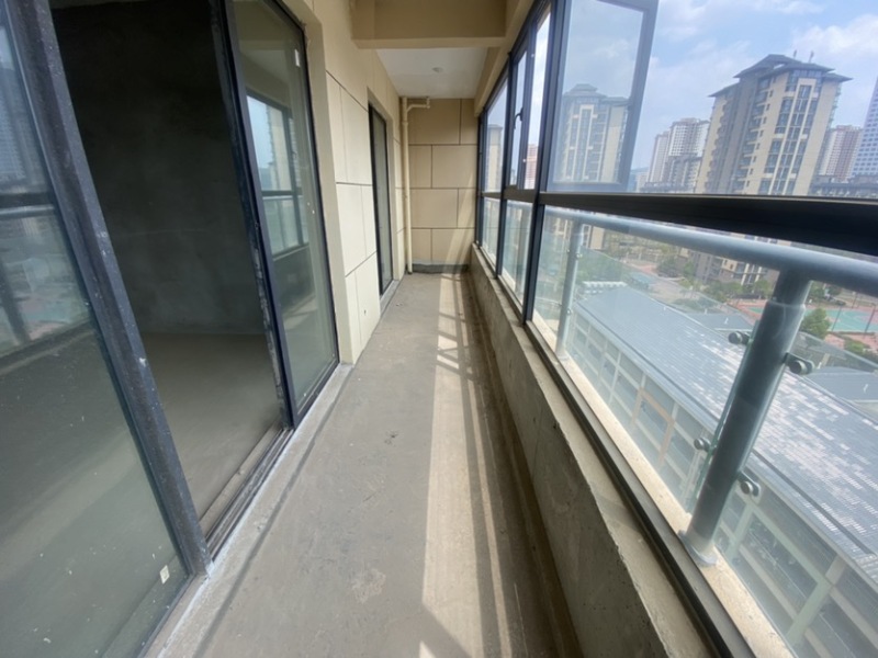 3室2廳2陽臺 中建龍熙壹號A區(qū)陽臺