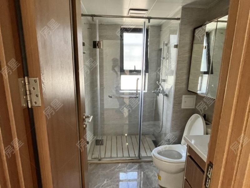 3室2廳2陽臺 中海云著衛(wèi)生間