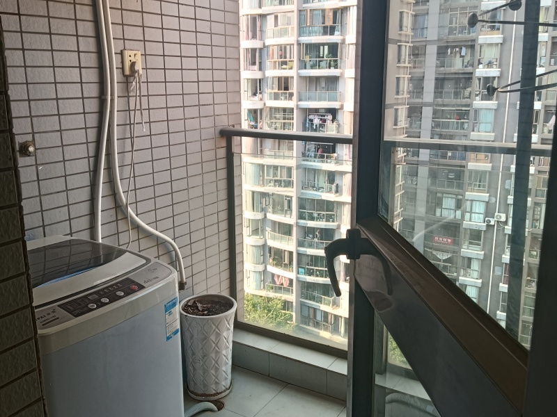 1室1廳1陽臺(tái) 世紀(jì)俊園陽臺(tái)