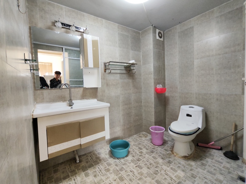 2室2廳1陽(yáng)臺(tái) 時(shí)光俊園衛(wèi)生間