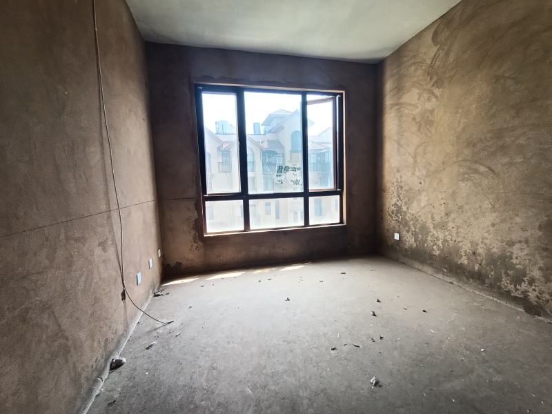 4室2廳3陽臺 平和花園臥室