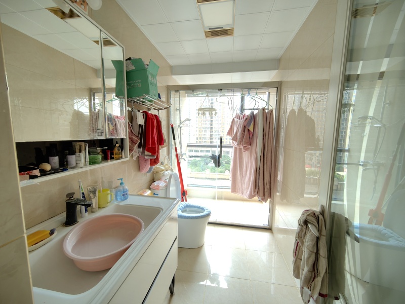 4室2廳2陽臺 東旭駿城衛(wèi)生間