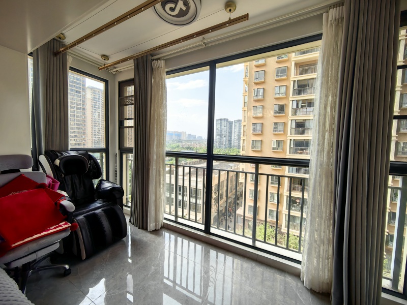 4室2廳2陽臺 東旭駿城陽臺