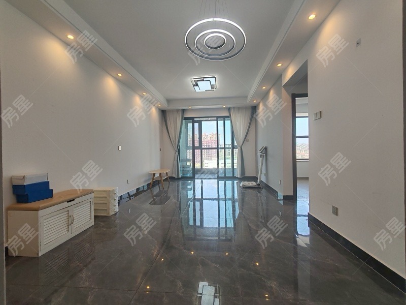 3室2廳1陽(yáng)臺(tái) 大華公園天下東湖苑客廳