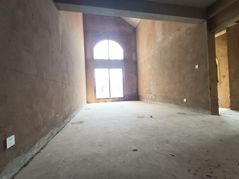 4室2廳3陽臺 平和花園客廳