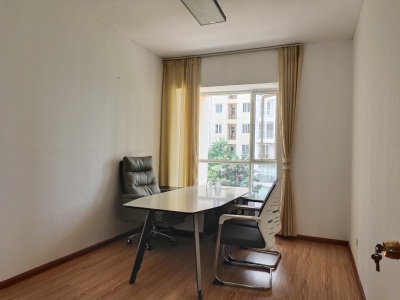 4室2廳2陽臺 鑫逸苑臥室