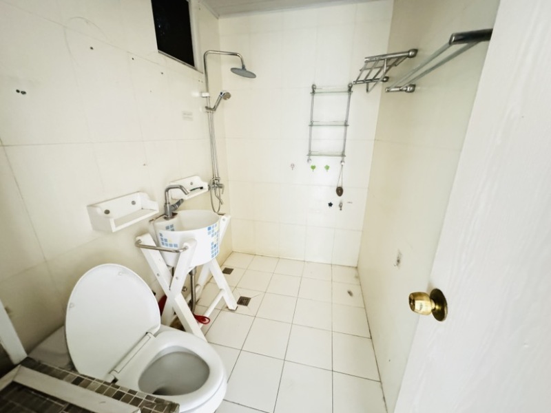 2室2廳 船房小區(qū)衛(wèi)生間